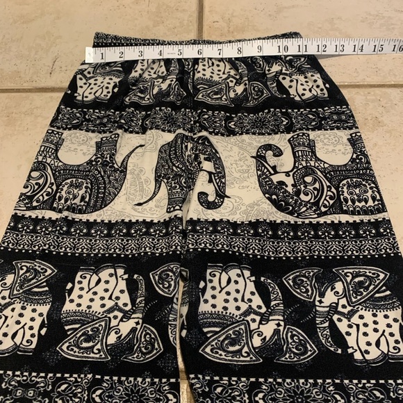 Black and Cream Tribal Pattern Leggings - Picture 4 of 6